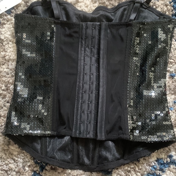 Halloween 🎃 Black Coset with mini top hat - Picture 4 of 8